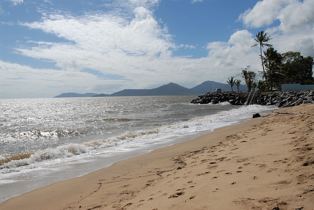 0370 Machans Beach.jpg